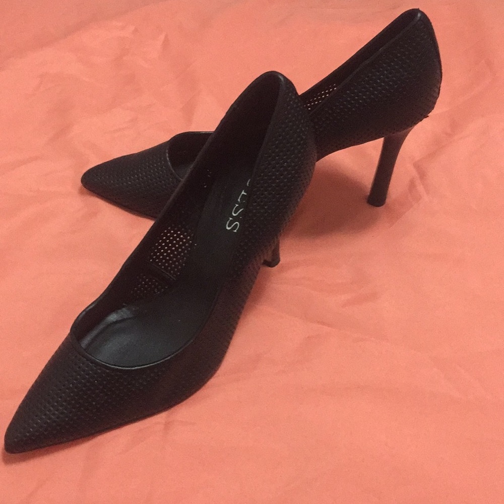 Black GUESS pumps - Picture 2 of 7